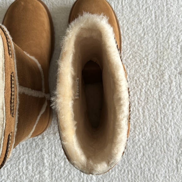 UGG Women’s Classic Short Shearling Braid Boots - Picture 14 of 16